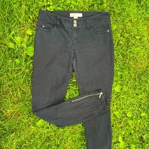 Michael Kors black low rise skinny jeans with ankle zip accents Size 2